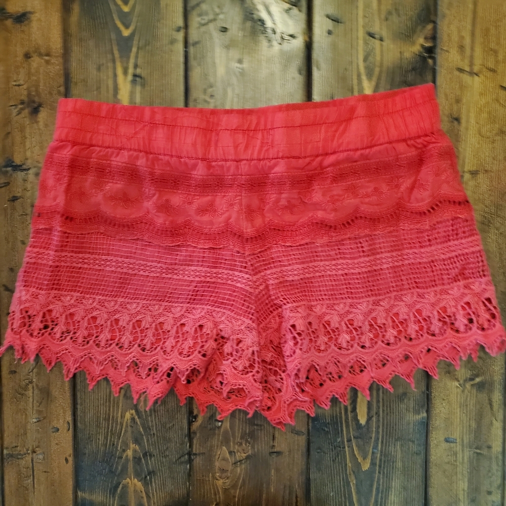 Red lace tiered shorts, juniors size Large (11-13)